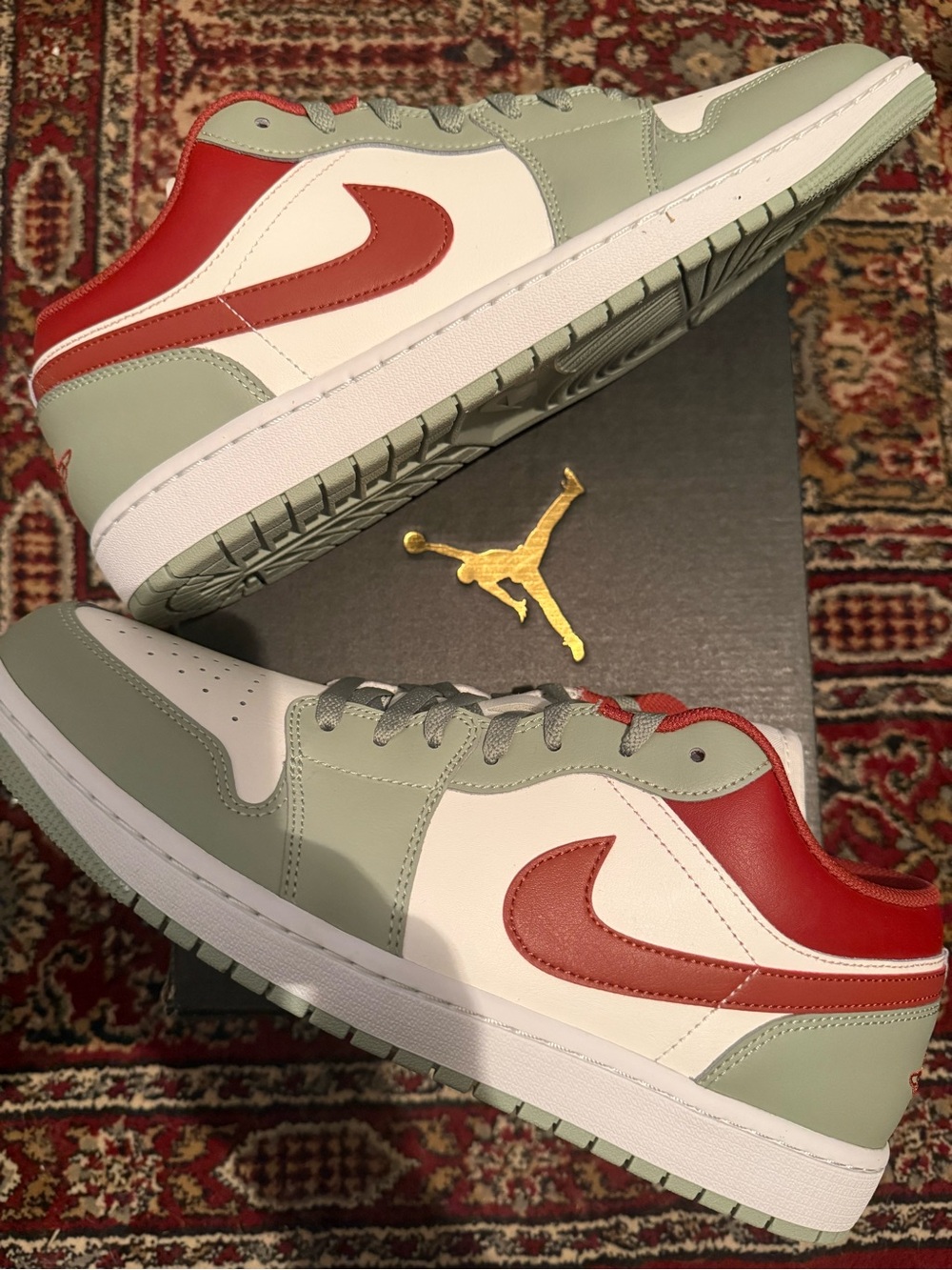 Jordan 1 Low Jade Horizon - Sneakers in Sage Green, Red & White